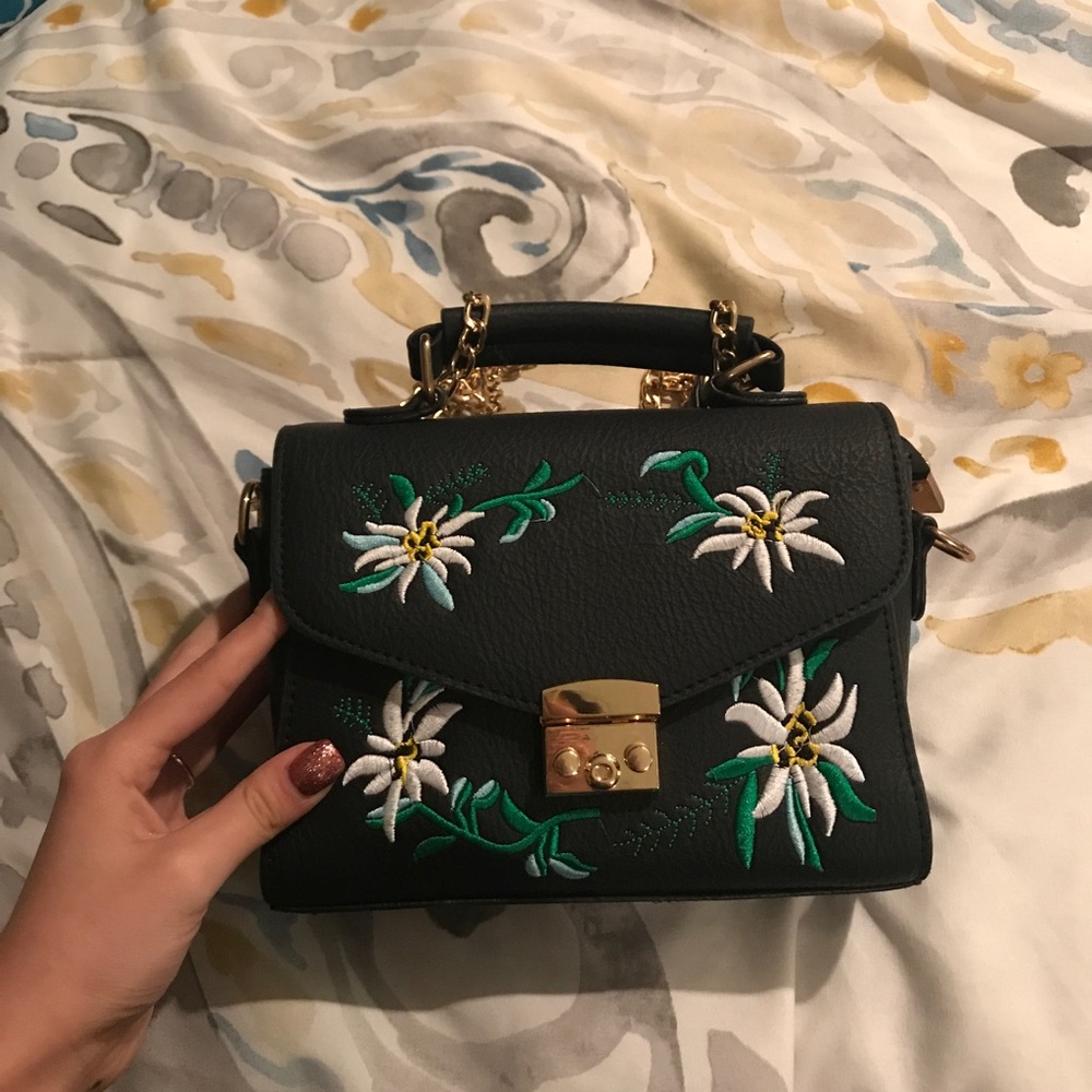 ABSOLUTELY BEAUTIFUL HAND BAG